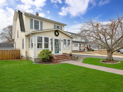 54 Clinton Avenue, Farmingdale, NY, 11735