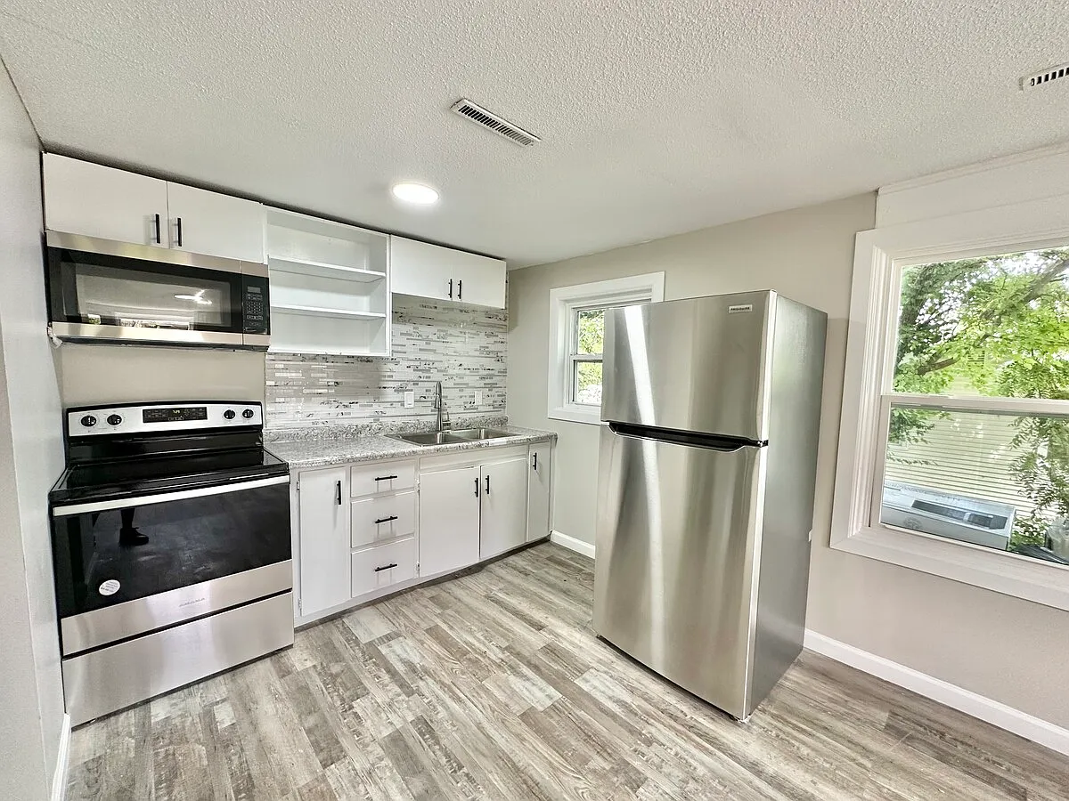 2 bed, 1000 sqft, $1,099 — Photo 1