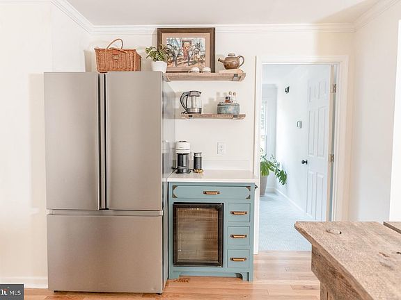 4th image of 73 Village Grove Rd