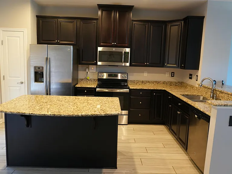 1645 Fleetwood Dr — Photo 8