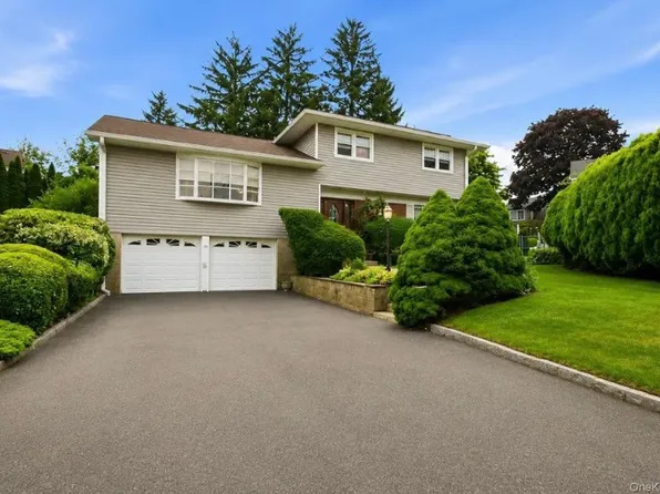 16 Baldwin Ln, Scarsdale, NY 10583