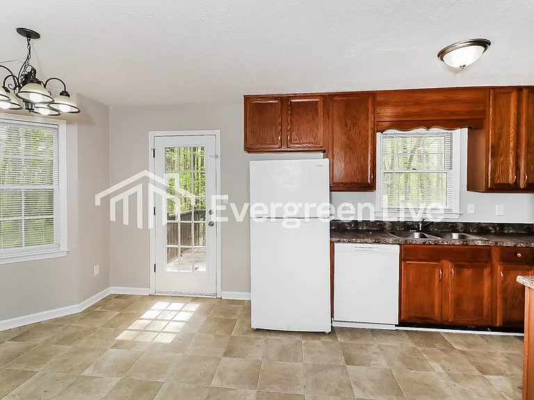 217 Robin Hood Dr — Photo 6