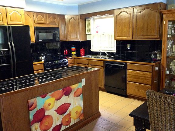 eat in kitchen