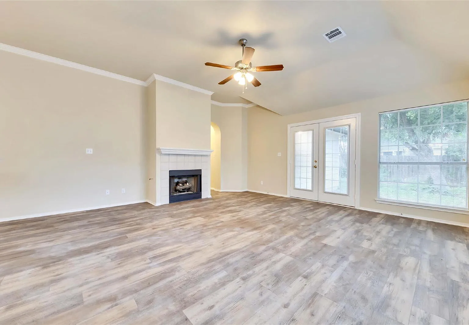 3 bed, 2.0 bath, 1786 sqft, $2,149 — Photo 4