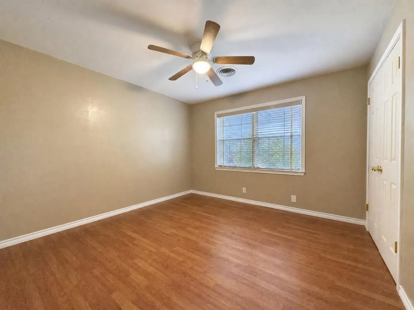 Beautiful 3 Bedroom / 1.5 Bathroom Home in Temple! — Photo 3
