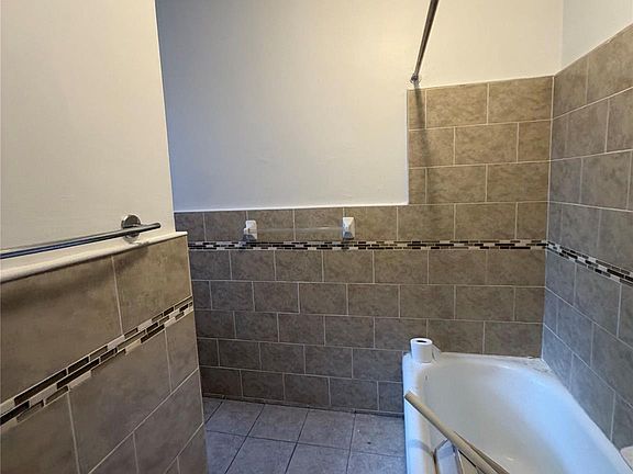 5th image of 20 William Street #4B