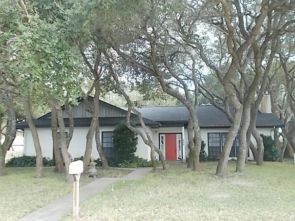 2nd image of 408 Fairway Oaks St