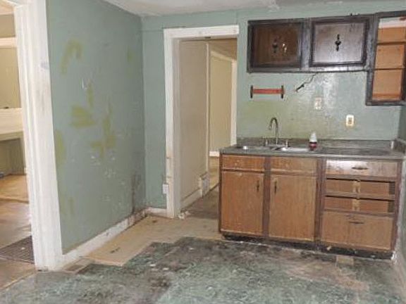 5th image of 2517 Walrond Ave