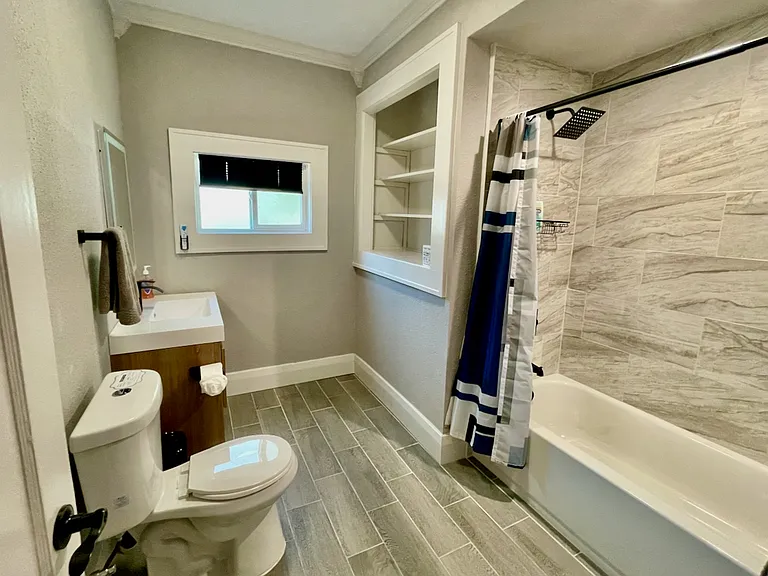 803 E James St — Photo 21