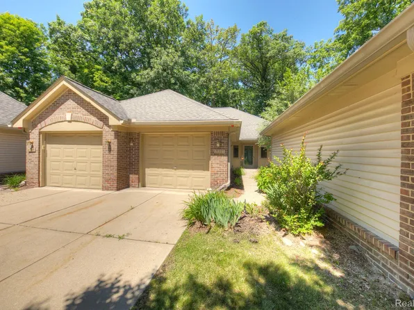 21327 Mulberry Ct, Farmington, MI 48336