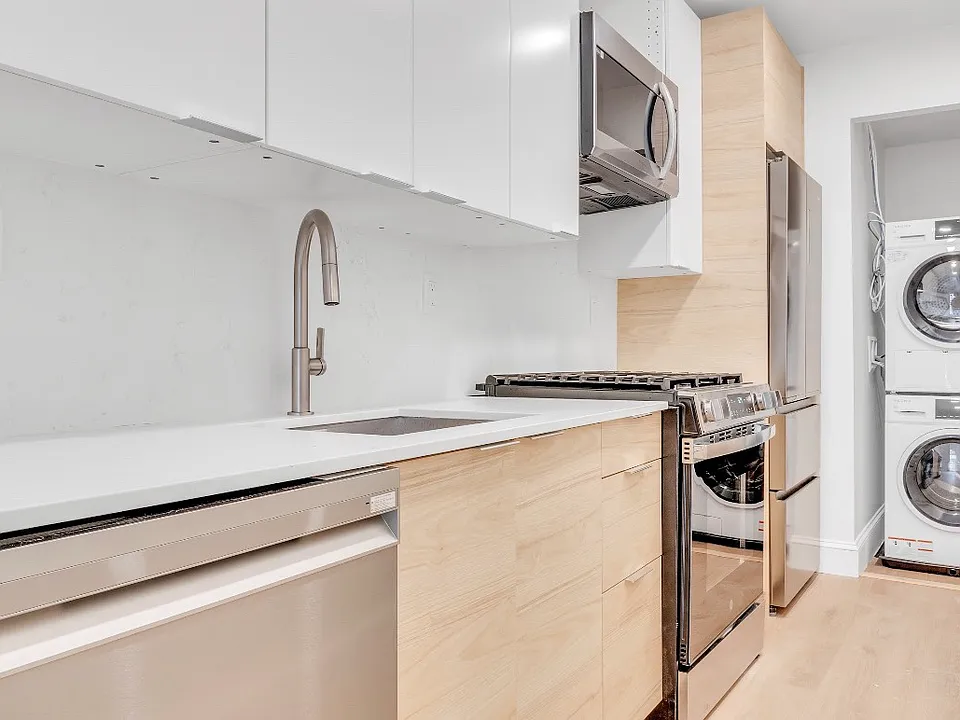 316 Summit Ave #102