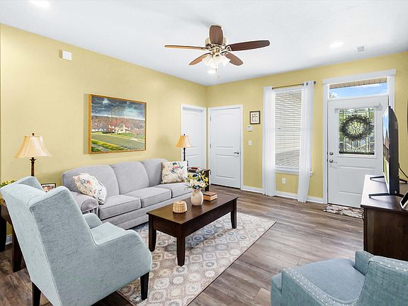 4th image of 4012 Juniper Pl
