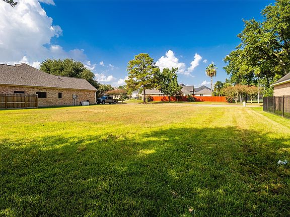 3rd image of 20715 Atascocita Shores Dr