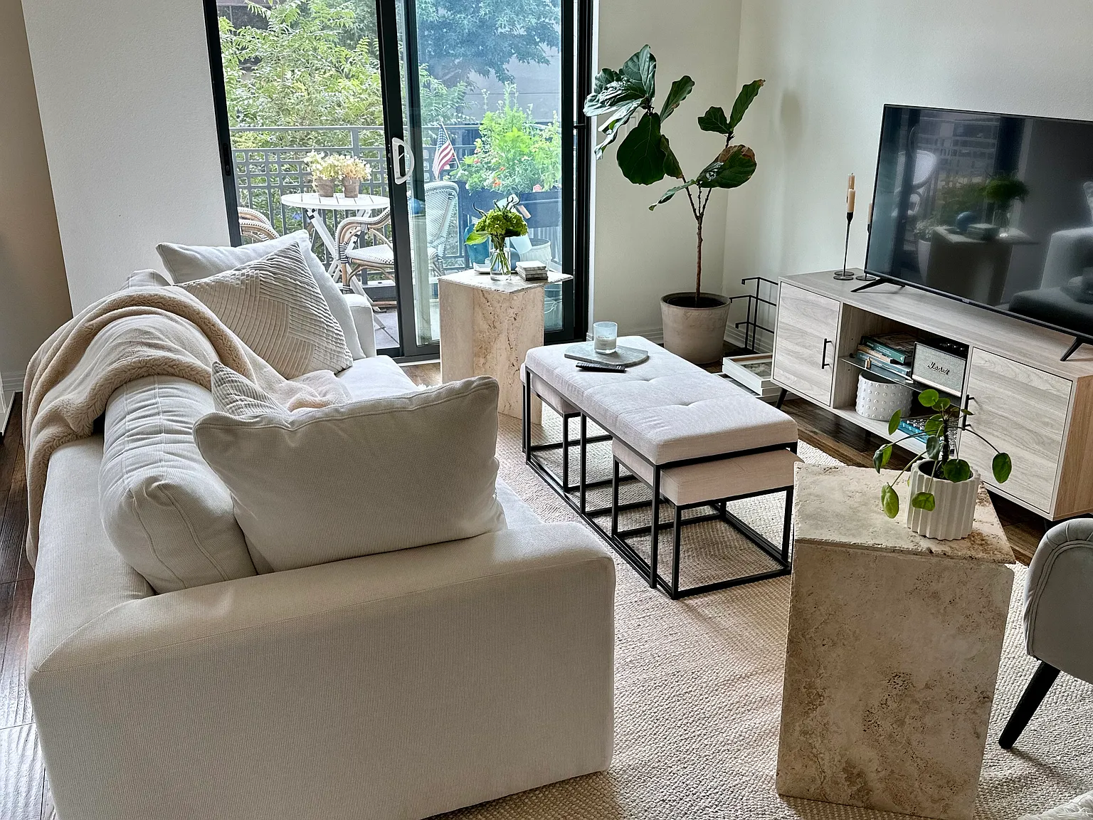 2 bed, 2.5 bath, 1288 sqft, $4,295 — Photo 3