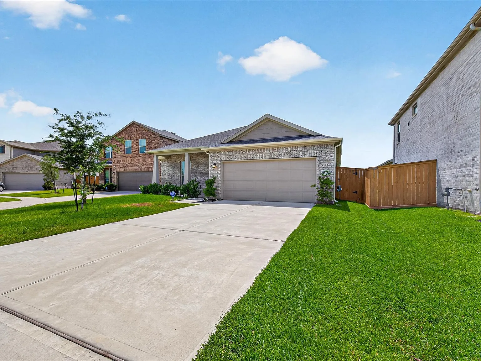 4 bed, 3.0 bath, 1901 sqft, $2,650 — Photo 3