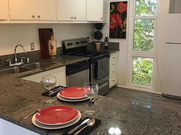 2nd image of 777 Domingo Dr #De