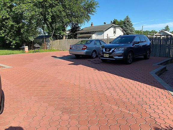 Spacious parking area