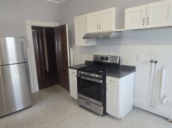 32 Blackinton St #32