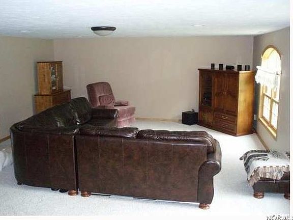4th image of 8359 Eaton Dr