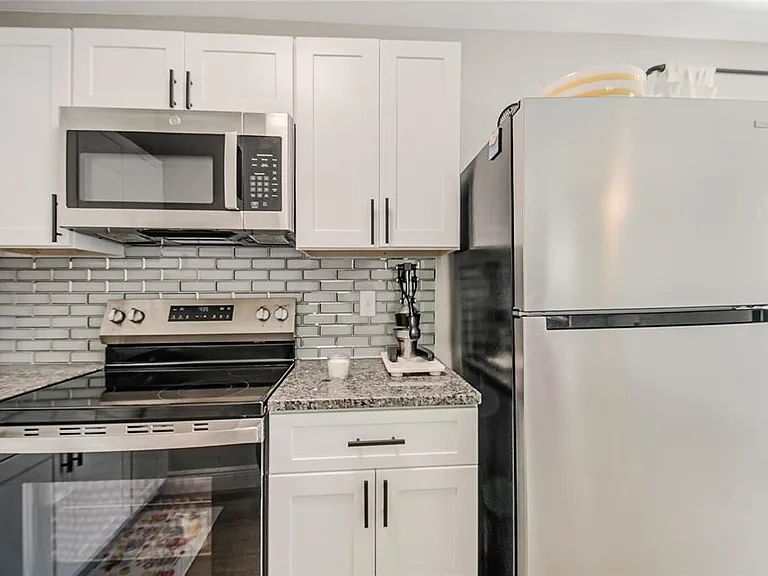 211 Woodmere Blvd — Photo 5