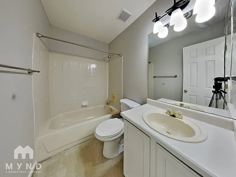 9693 Castle Ridge Cir — Photo 20