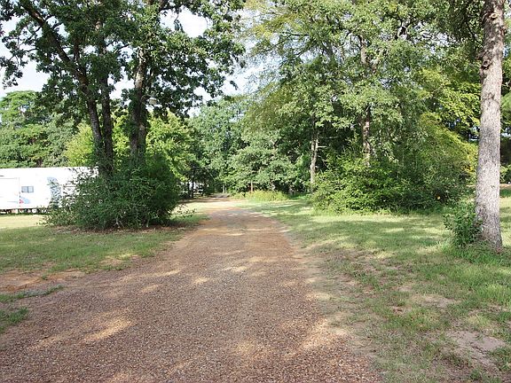 3rd image of 9928 E Us Highway 79