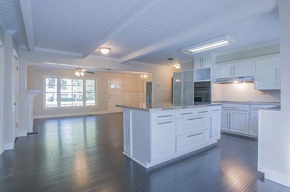 2nd image of 303 Meadowbrook Dr