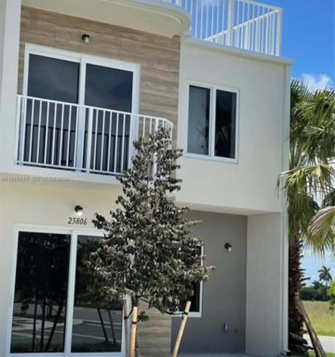 4 bed, 3.5 bath, 1398 sqft, $2,700 — Photo 1