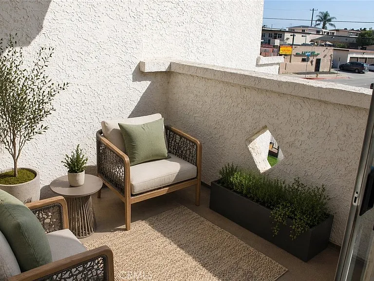 260 E Beverly Blvd #C — Photo 8