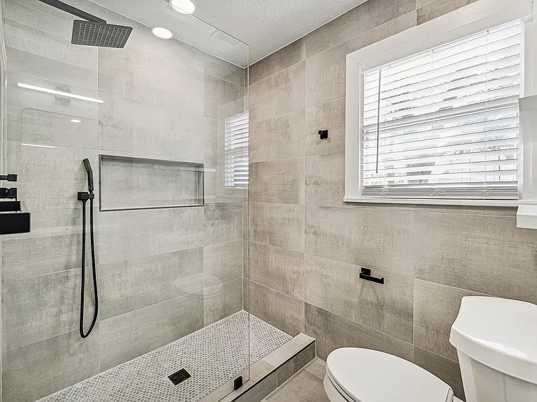 801 Woodcrest Dr — Photo 12