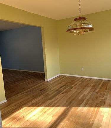 4th image of 271 Lynne Ln