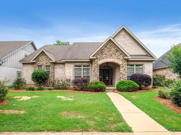 303 Prestwick Dr, Dothan, AL 36305