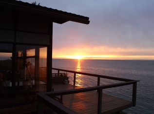 1443 W Beach Rd, Oak Harbor, WA 98277