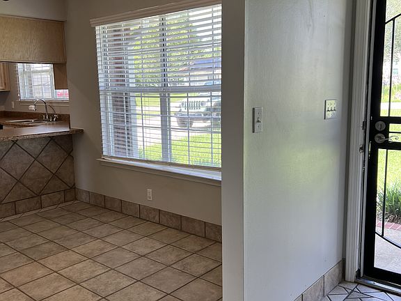 3rd image of 176 Villacrest Dr