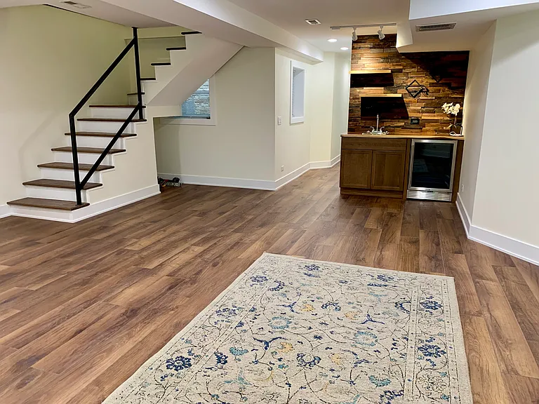 Wet Bar off Family Room - Lower Level