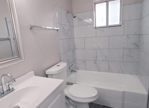 4th image of 4350 E Fairmount St APT 6