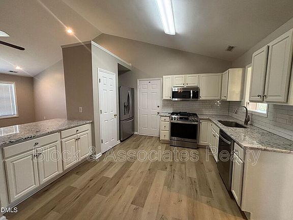 5th image of 116 S Friars Chase Ln