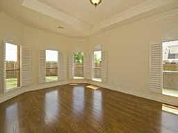 4th image of 1704 Edinburg Ct