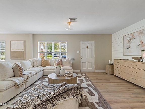 5th image of 322 W CORONADO Road
