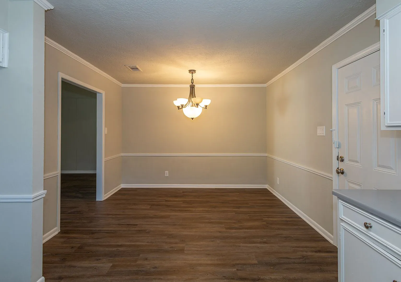 3 Bedroom, 2 Bath, Attached Garage. Dont let this one slip by. — Photo 4