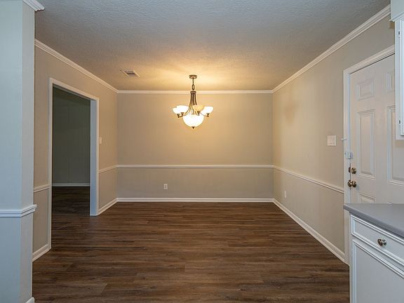 4th image of 5810 Meadowview Rd