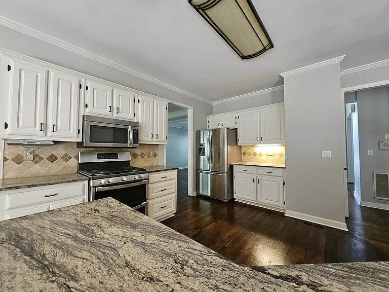 450 Eastbourne Way — Photo 6