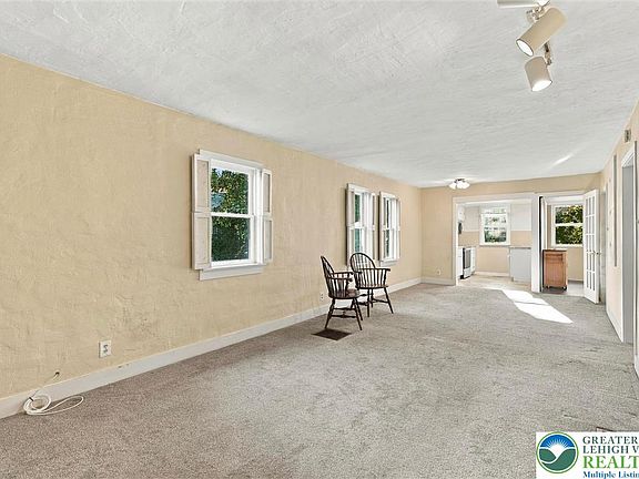 4th image of 1217 N Ridge Rd