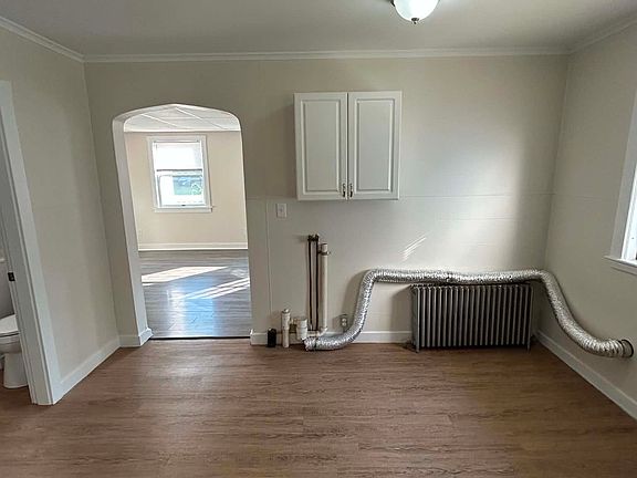 3rd image of 829 Main St #C