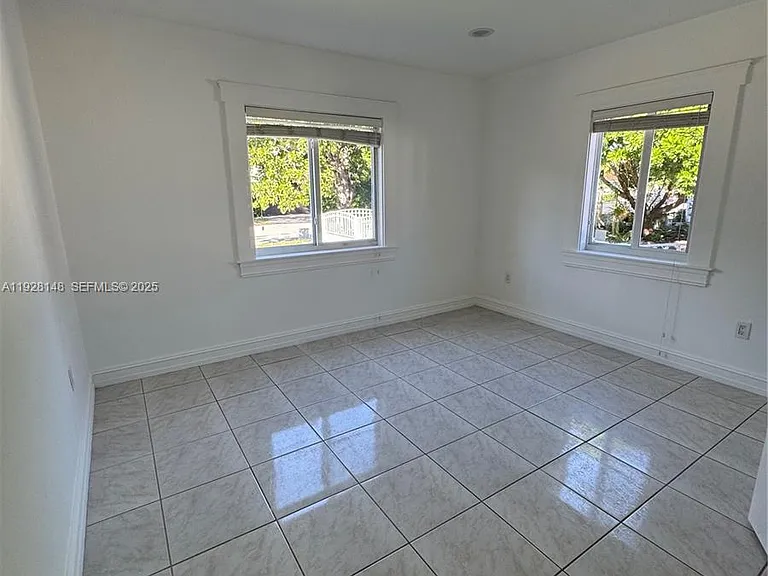 3021 SW 2nd Ave — Photo 7