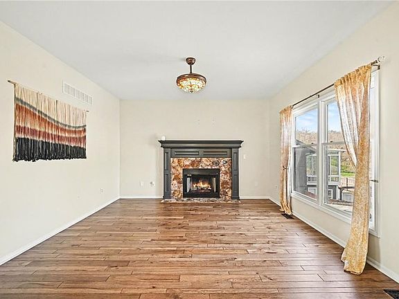 3rd image of 1012 NE Barnes Dr