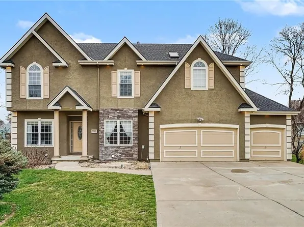1101 Pebble Beach Dr, Lansing, KS 66043