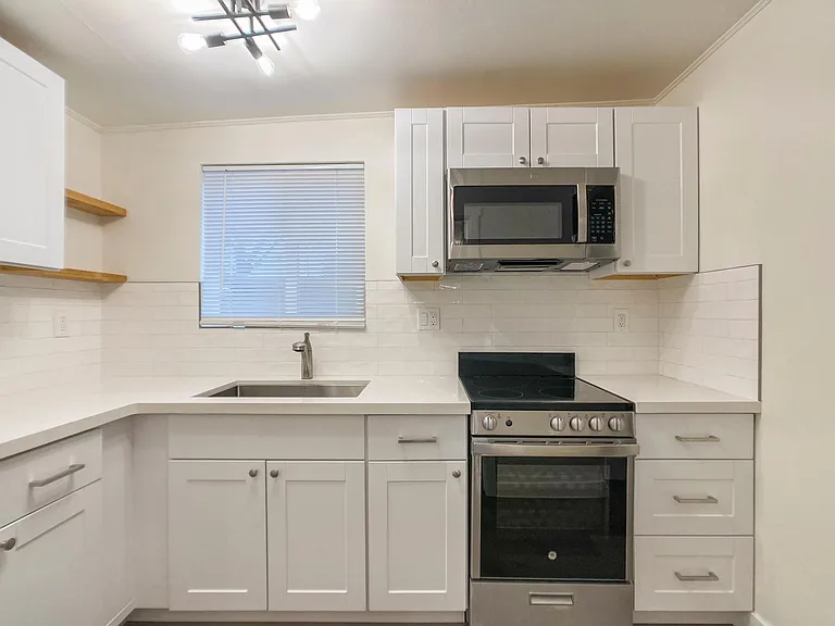 3039 E Oak St #2 — Photo 1
