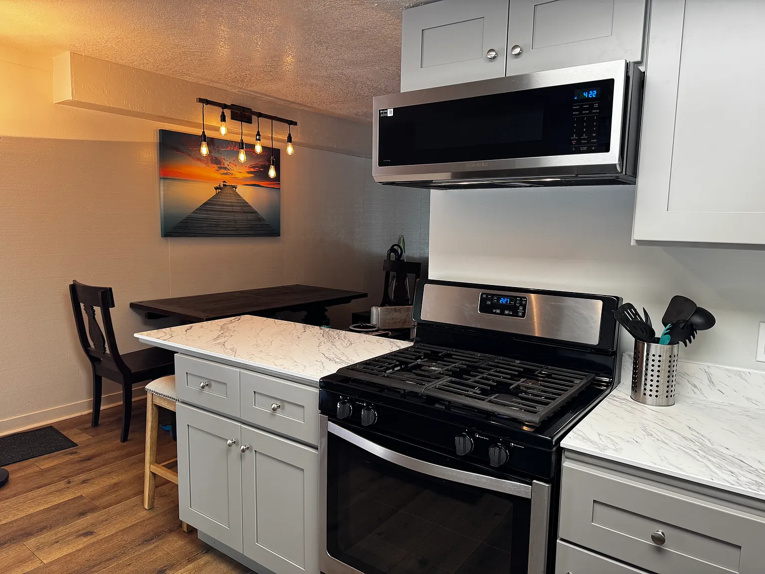 3 bed, 1.5 bath, $2,800 — Photo 2