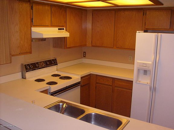 4th image of 5686 Pinehill Ln